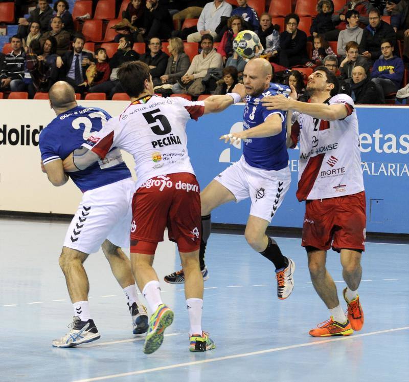 Partido del Atlético Valladolid contra el Naturhouse en el Polideportivo Huerta del Rey (Valladolid)