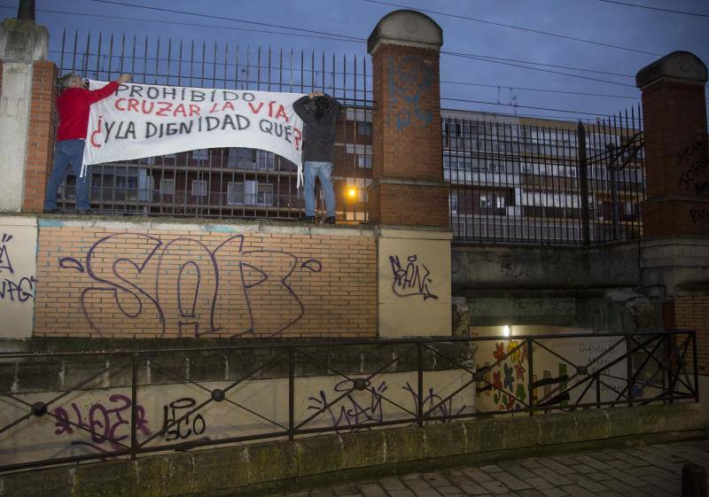 Colocación de pancartas y asamblea vecinal en la Pilarica (Valladolid)