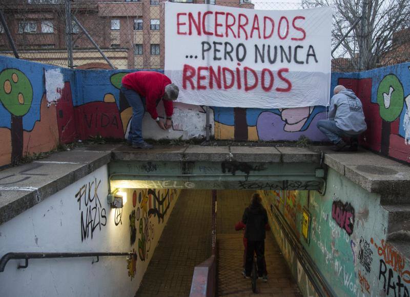 Colocación de pancartas y asamblea vecinal en la Pilarica (Valladolid)