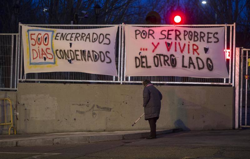 Colocación de pancartas y asamblea vecinal en la Pilarica (Valladolid)