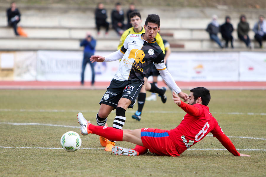 Partido de Tercera División entre Unionistas de Salamanca y el CD Numancia B