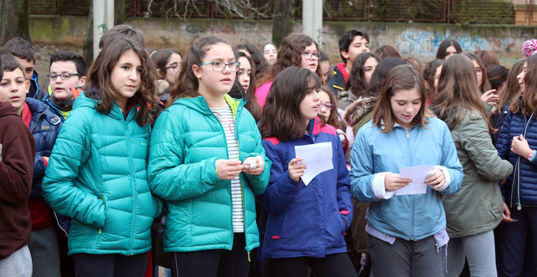 Alumnos del IES Parquesol celebran el Día de la Paz en El Parque del Reloj