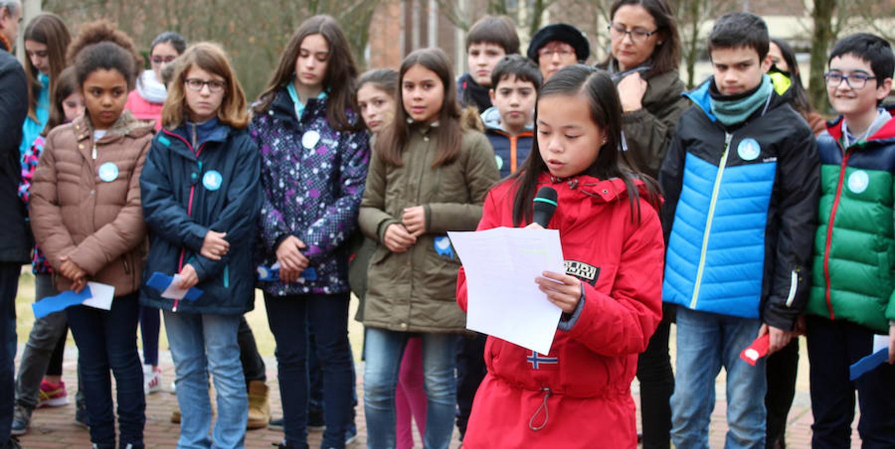 Alumnos del IES Parquesol celebran el Día de la Paz en El Parque del Reloj