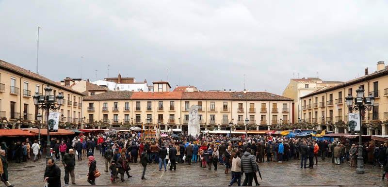Mercado Tradicional de las Candelas en la Plaza Mayor de Palencia