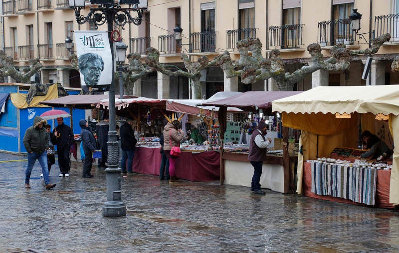 Mercado Tradicional de las Candelas en la Plaza Mayor de Palencia