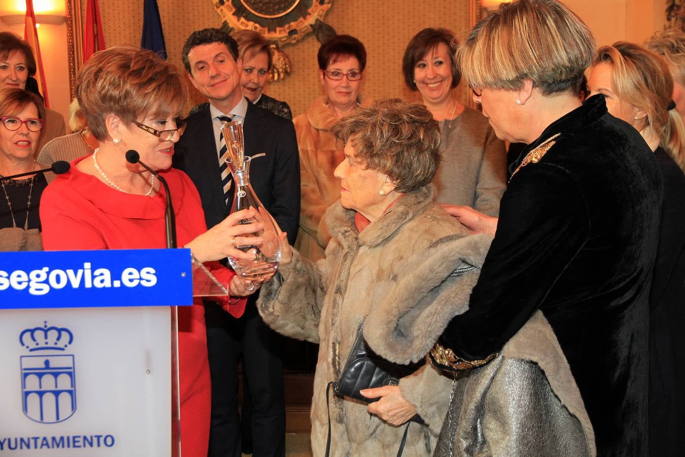 La Asociación de Amas de Casa y Consumidores María del Salto de Segovia rinde homenaje a su fundadora