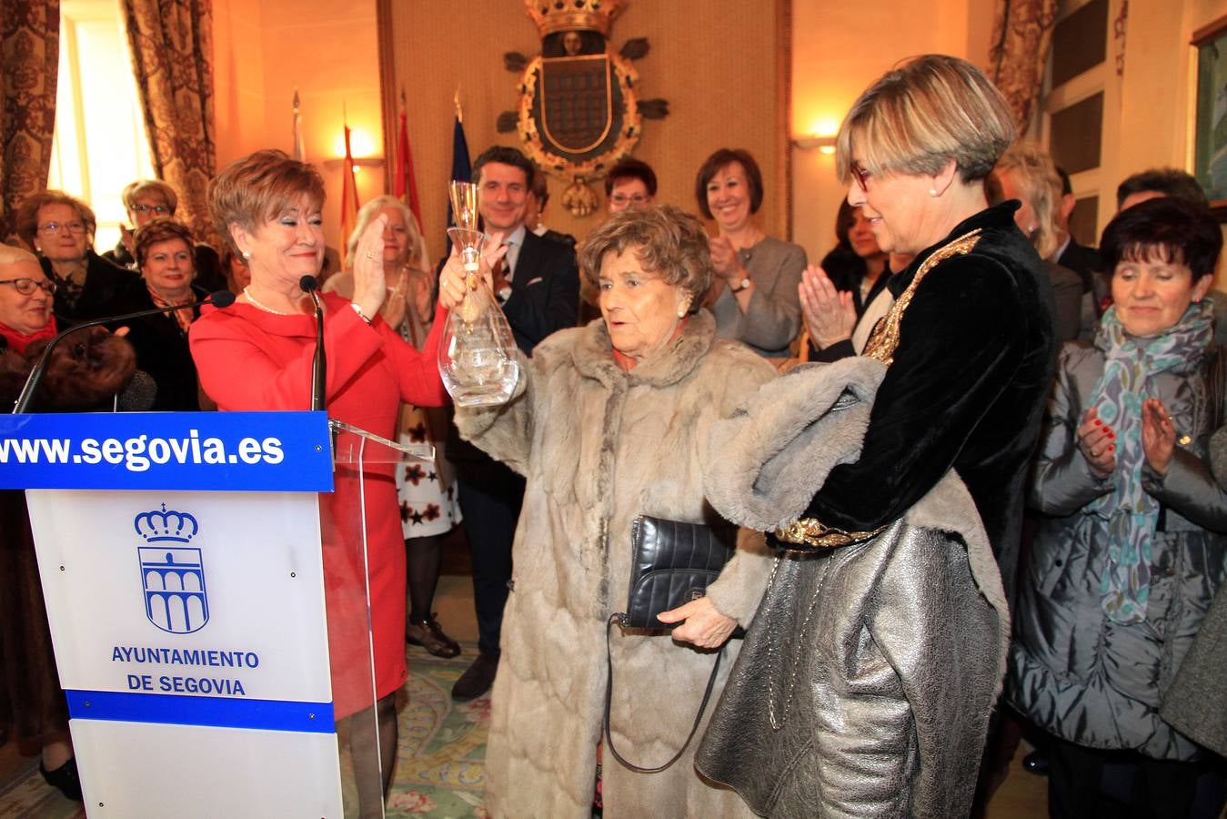 La Asociación de Amas de Casa y Consumidores María del Salto de Segovia rinde homenaje a su fundadora