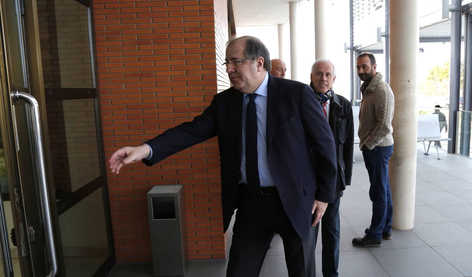 Famosos y personalidades arropan a las familias de los jóvenes arrollados por el tren en Palencia