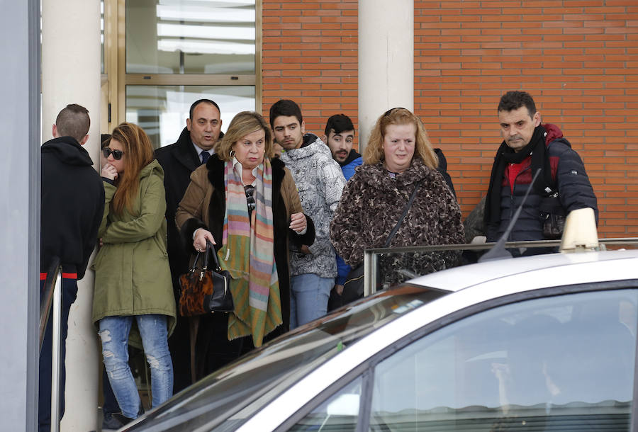 Famosos y personalidades arropan a las familias de los jóvenes arrollados por el tren en Palencia