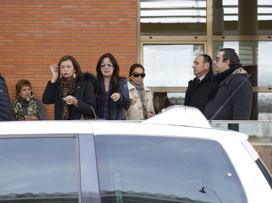 Famosos y personalidades arropan a las familias de los jóvenes arrollados por el tren en Palencia