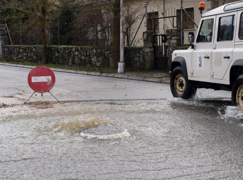 Inundaciones y destrozos del temporal en la estación del Espinar (Segovia)