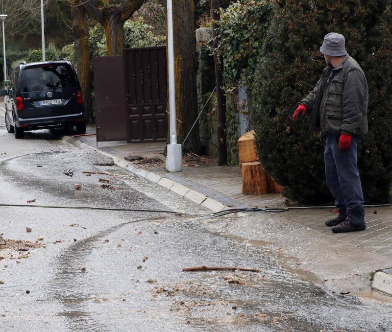 Inundaciones y destrozos del temporal en la estación del Espinar (Segovia)