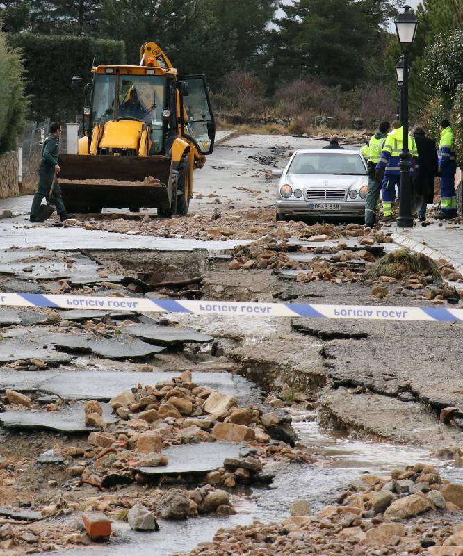 Inundaciones y destrozos del temporal en la estación del Espinar (Segovia)