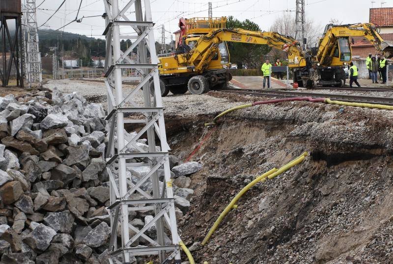 Obras en el apeadero de la estación del Espinar a causa de las inundaciones (Segovia)