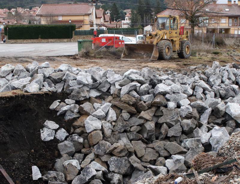 Obras en el apeadero de la estación del Espinar a causa de las inundaciones (Segovia)