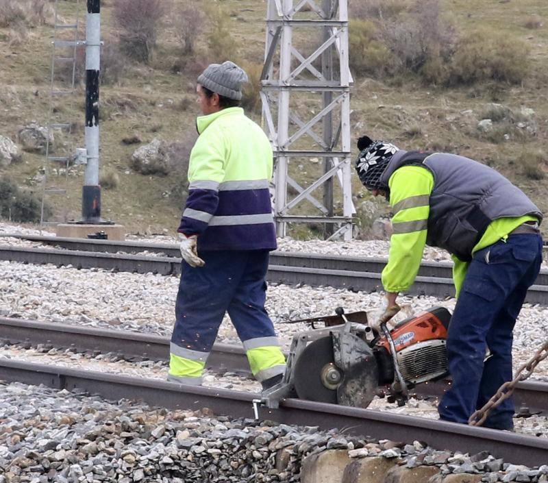 Obras en el apeadero de la estación del Espinar a causa de las inundaciones (Segovia)