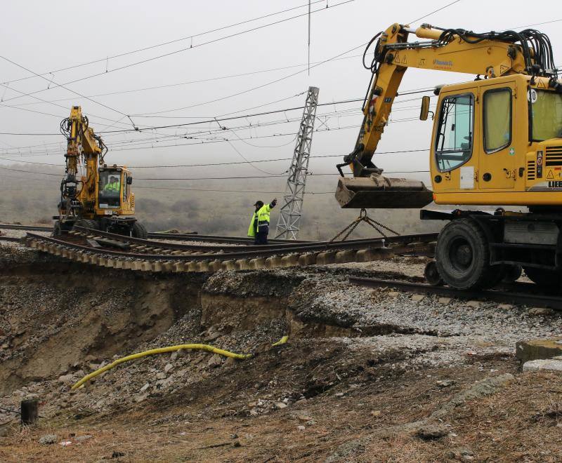 Obras en el apeadero de la estación del Espinar a causa de las inundaciones (Segovia)