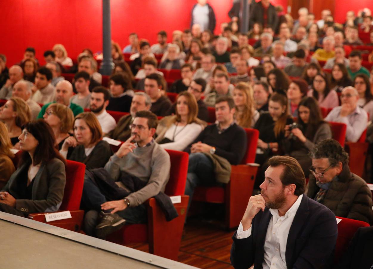 Vicente Vallés analiza la figura de Donald Trump en el Aula de Cultura de El Norte de Castilla