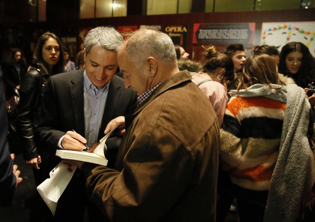 Vicente Vallés analiza la figura de Donald Trump en el Aula de Cultura de El Norte de Castilla