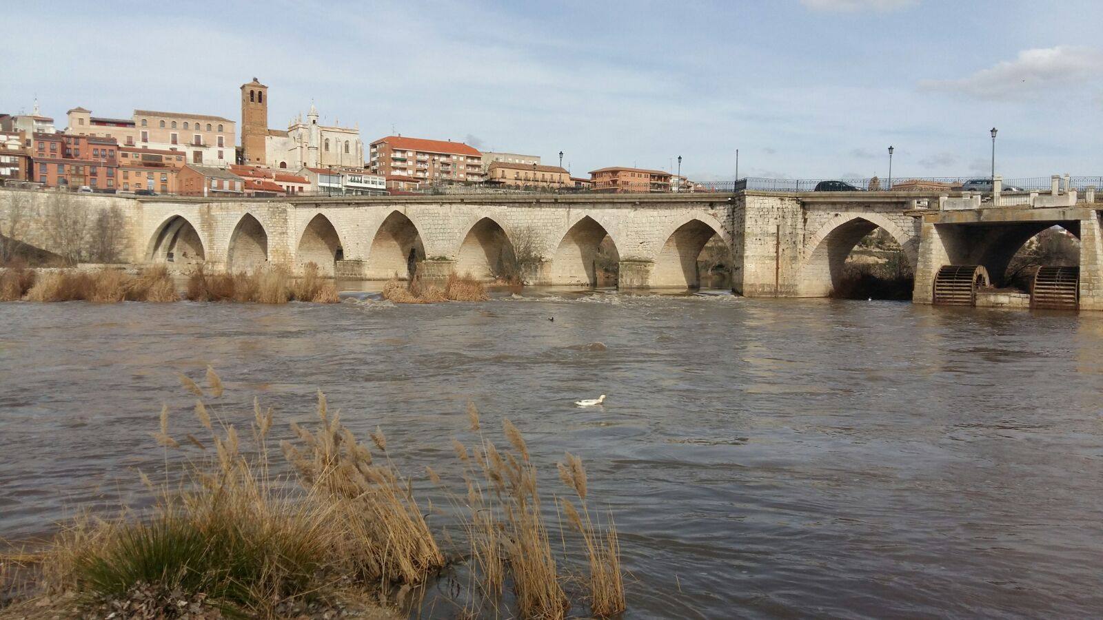 El río Duero a su paso por Tordesillas.