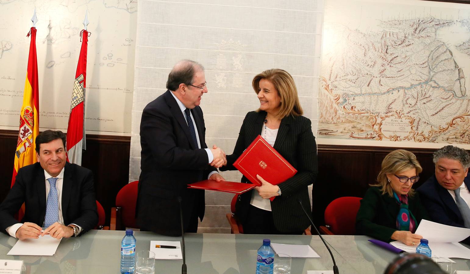 Juan Vicente Herrera y Fátima Báñez firman un convenio de colaboración en materia de Inspección de Trabajo
