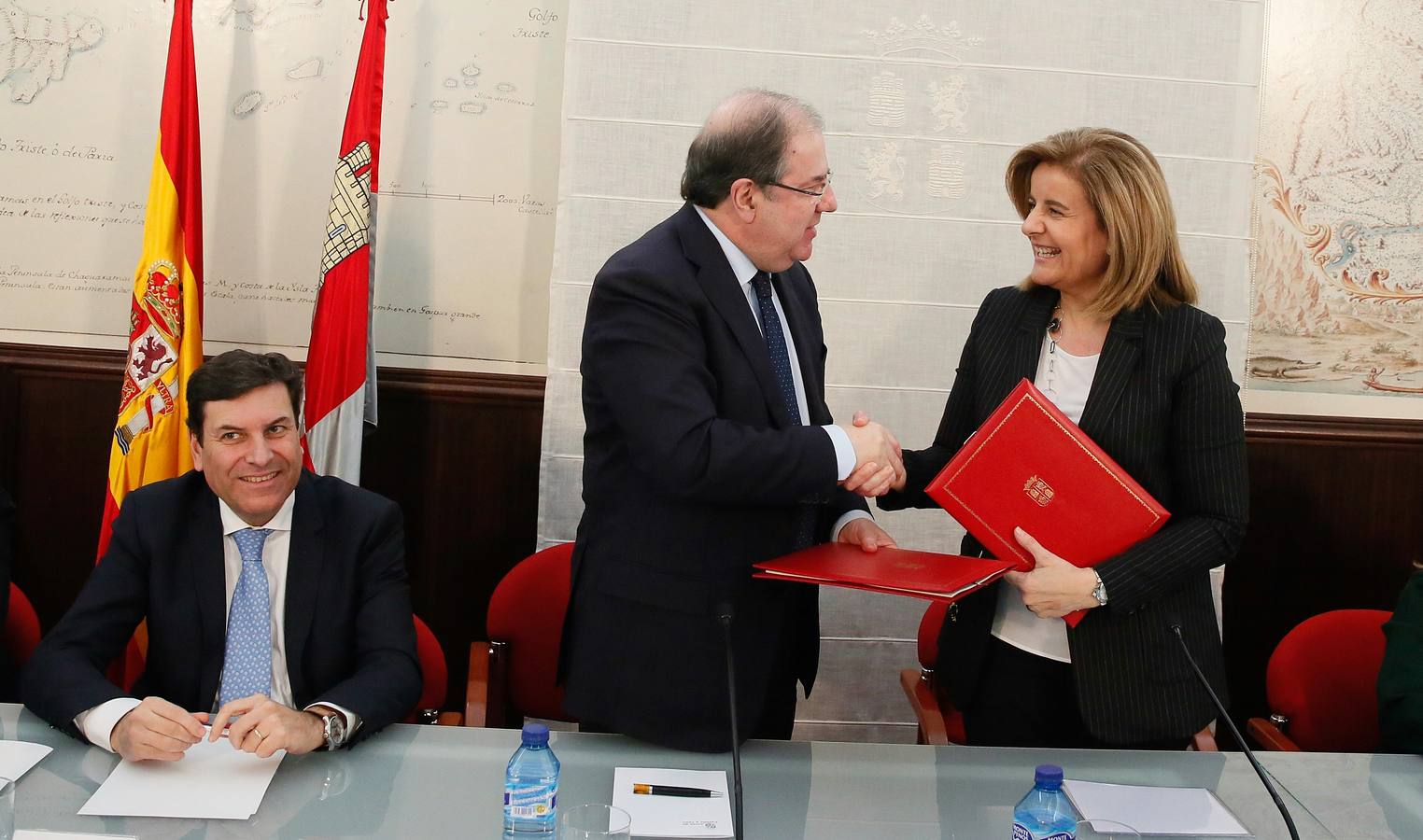 Juan Vicente Herrera y Fátima Báñez firman un convenio de colaboración en materia de Inspección de Trabajo