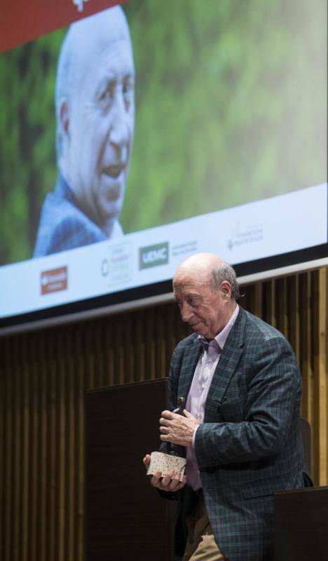 Entrega del Premio UEMC al Personaje Público de Castilla y León que mejor comunica: José María Pérez &#039;Peridis&#039;