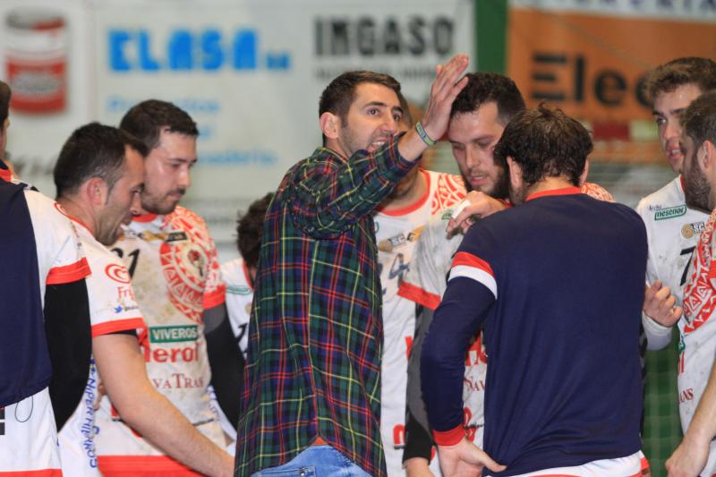 El Viveros Herol BM Nava cae frente al Teucro (28-29)