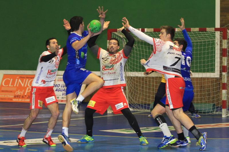 El Viveros Herol BM Nava cae frente al Teucro (28-29)