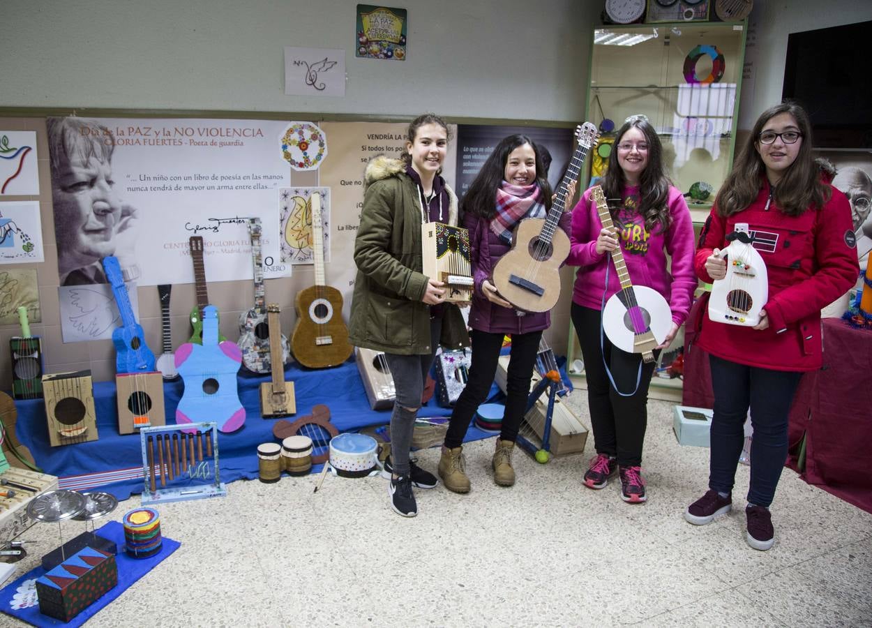 Alumnos del Pinar de la Rubia diseñan instrumentos musicales con productos reciclados