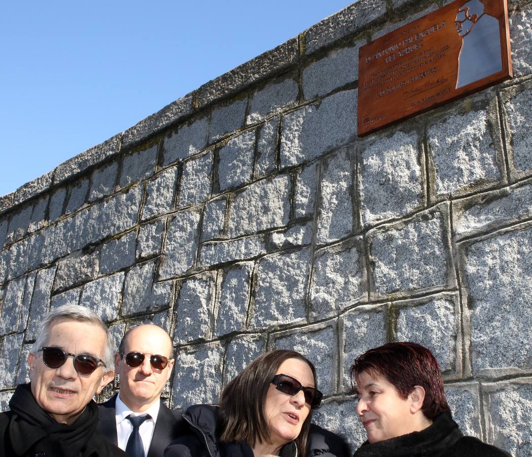 Segovia recuerda con una placa al obispo Antonio Palenzuela