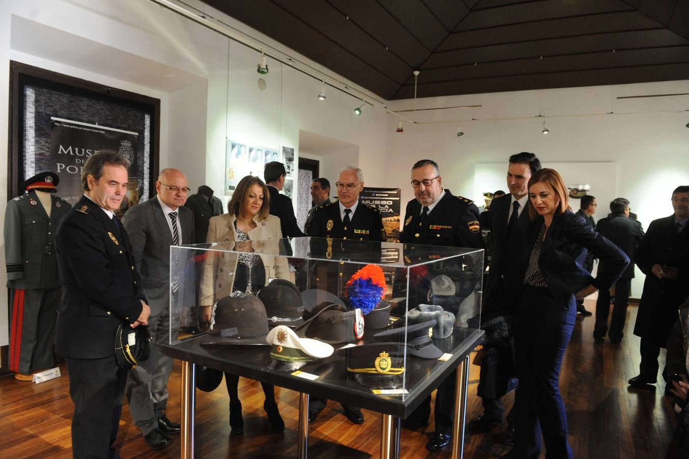 Inauguración de la exposición conmemorativa del 115 aniversario de la Policía Nacional de Medina del Campo