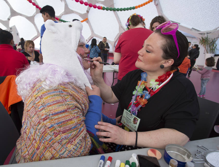 Taller de disfraces de carnaval en la Cúpula del Milenio