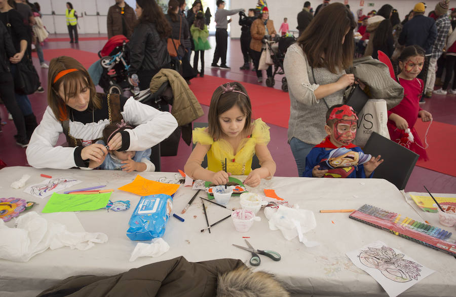 Taller de disfraces de carnaval en la Cúpula del Milenio