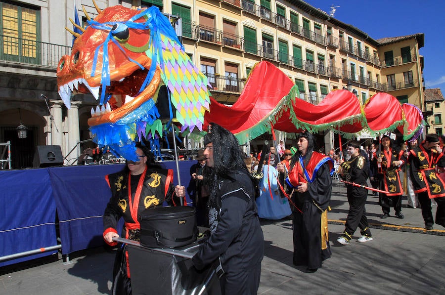 Desfile de comparasas en Segovia