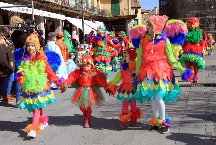 Desfile de comparasas en Segovia