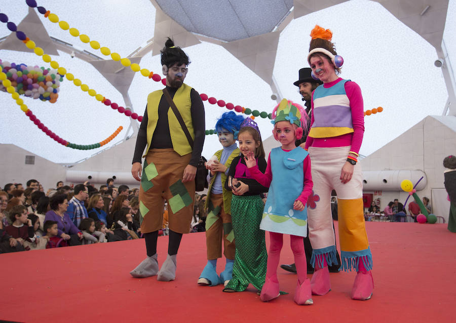 Concurso infantil de disfraces en la Cúpula del Milenio (Valladolid)