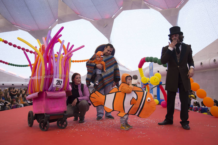 Concurso infantil de disfraces en la Cúpula del Milenio (Valladolid)