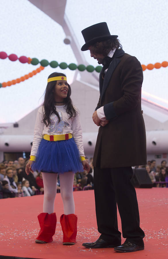 Concurso infantil de disfraces en la Cúpula del Milenio (Valladolid)