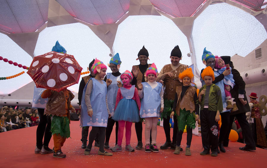 Concurso infantil de disfraces en la Cúpula del Milenio (Valladolid)