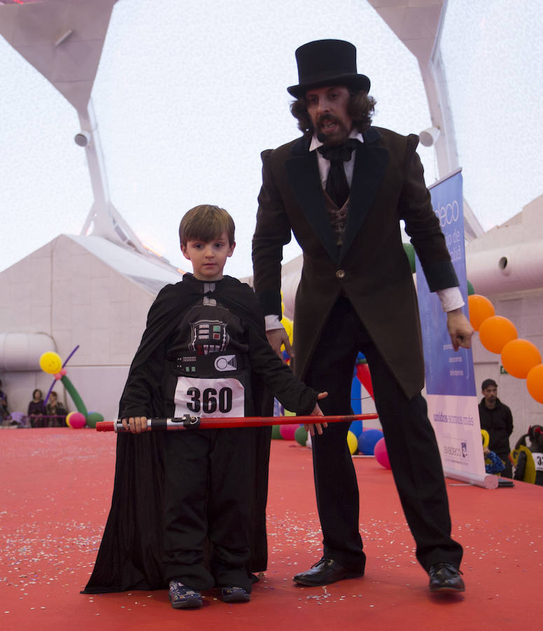 Concurso infantil de disfraces en la Cúpula del Milenio (Valladolid)