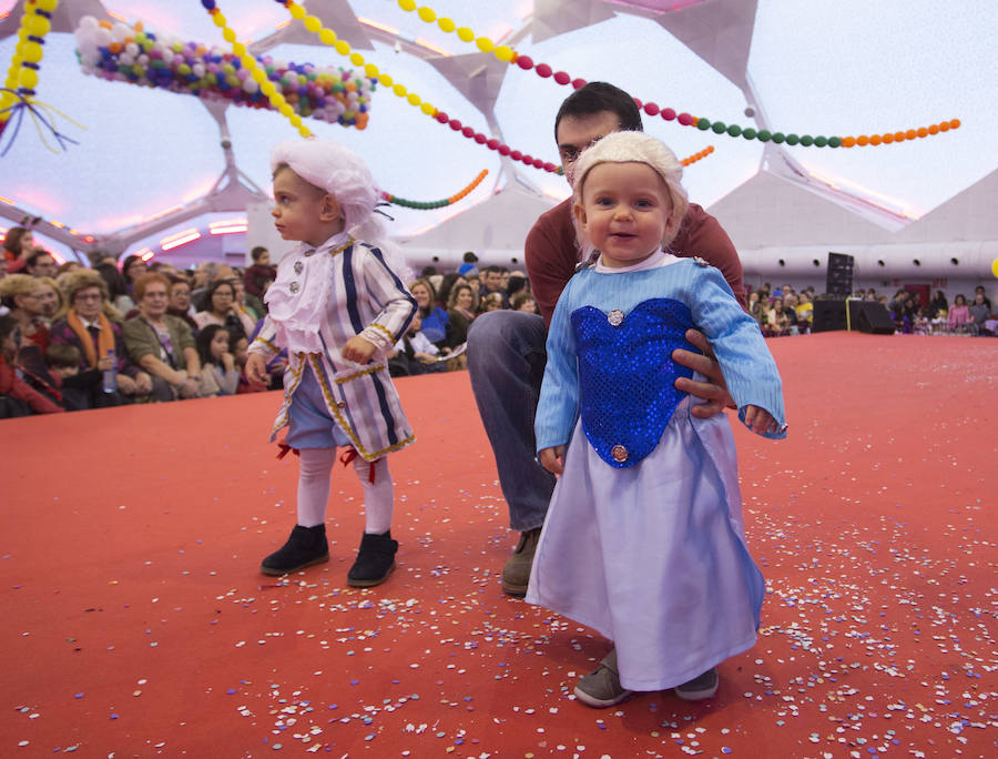 Concurso infantil de disfraces en la Cúpula del Milenio (Valladolid)