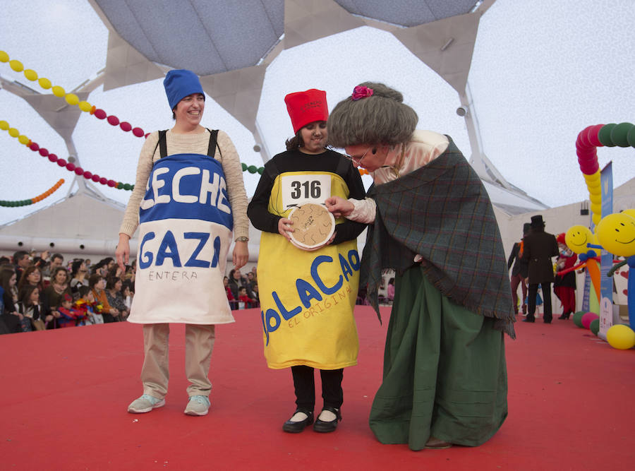 Concurso infantil de disfraces en la Cúpula del Milenio (Valladolid)