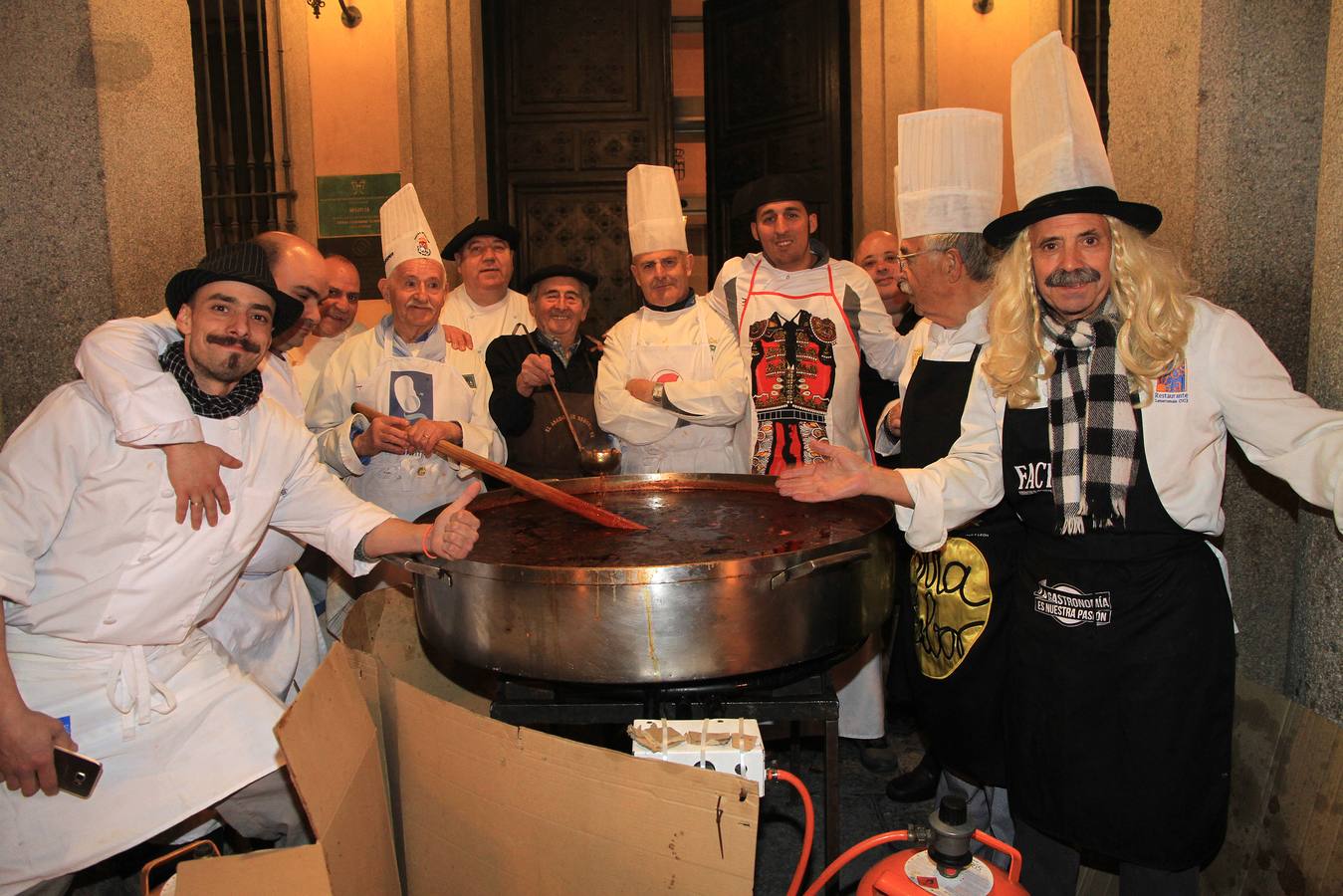 Segovia disfruta del martes de carnaval con un animado desfile
