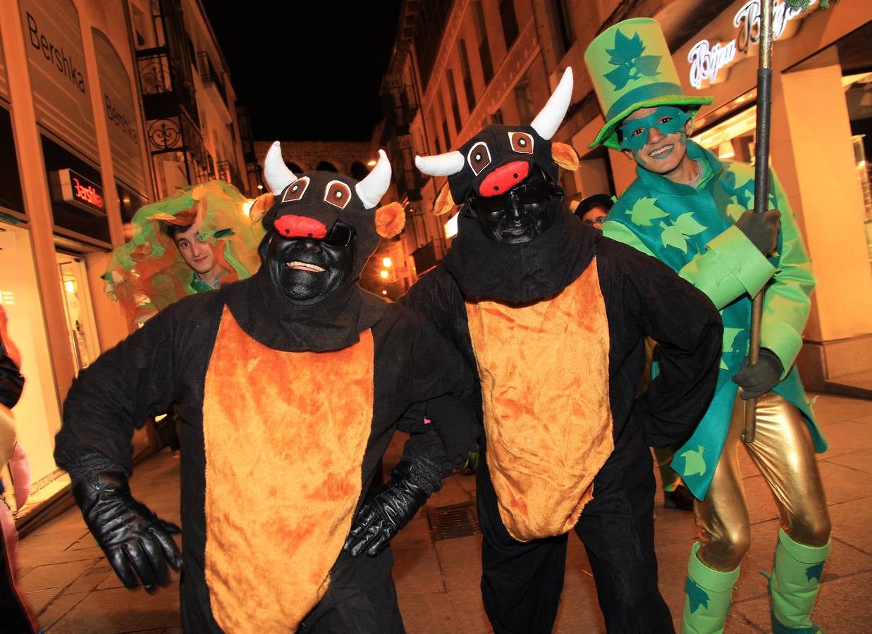 Segovia disfruta del martes de carnaval con un animado desfile