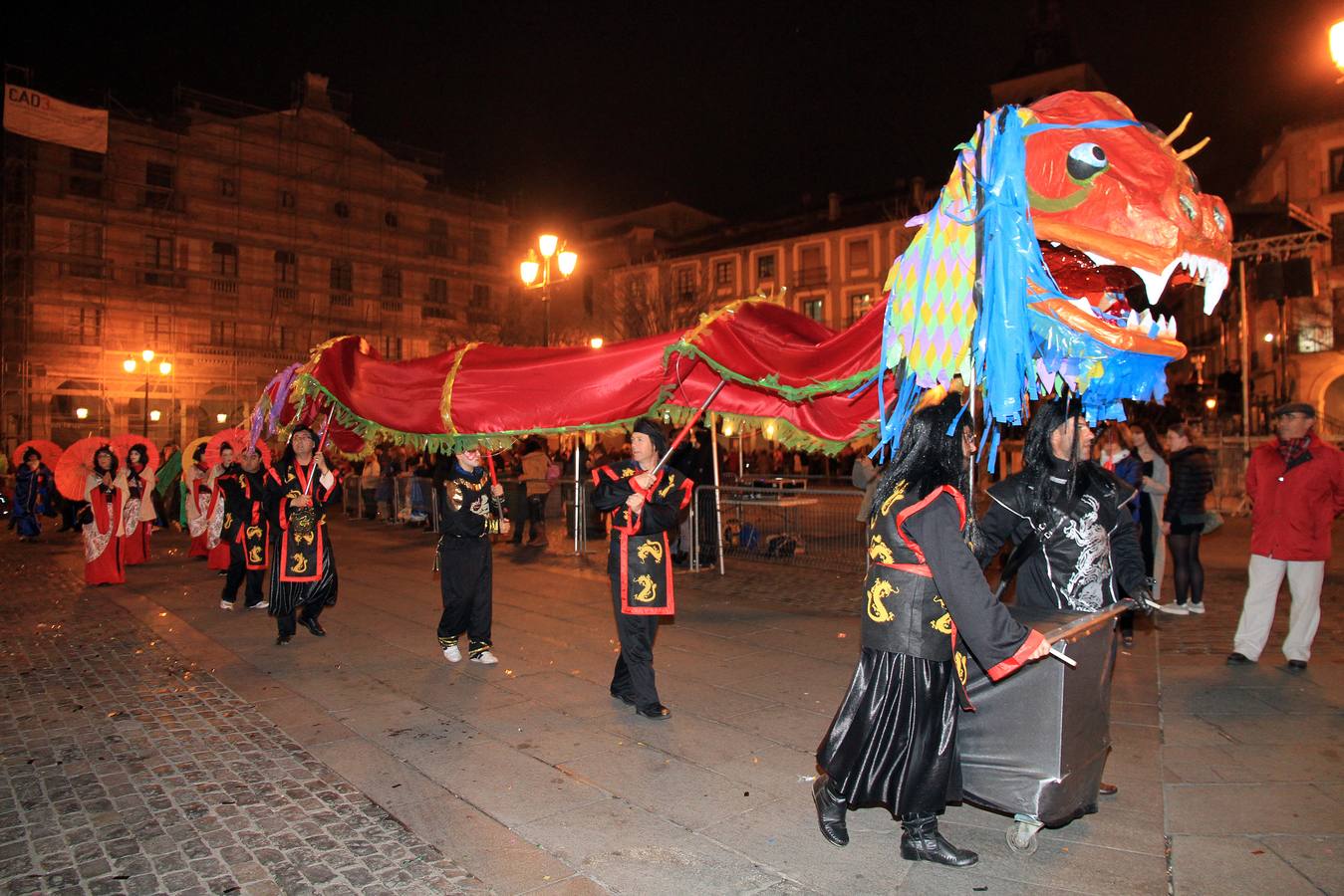 Segovia disfruta del martes de carnaval con un animado desfile