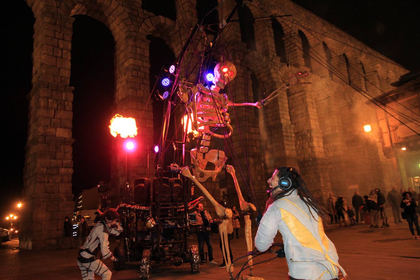 Segovia disfruta del martes de carnaval con un animado desfile