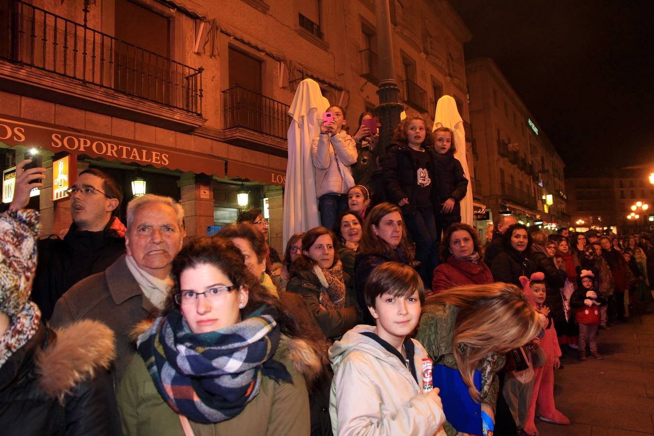 Segovia disfruta del martes de carnaval con un animado desfile