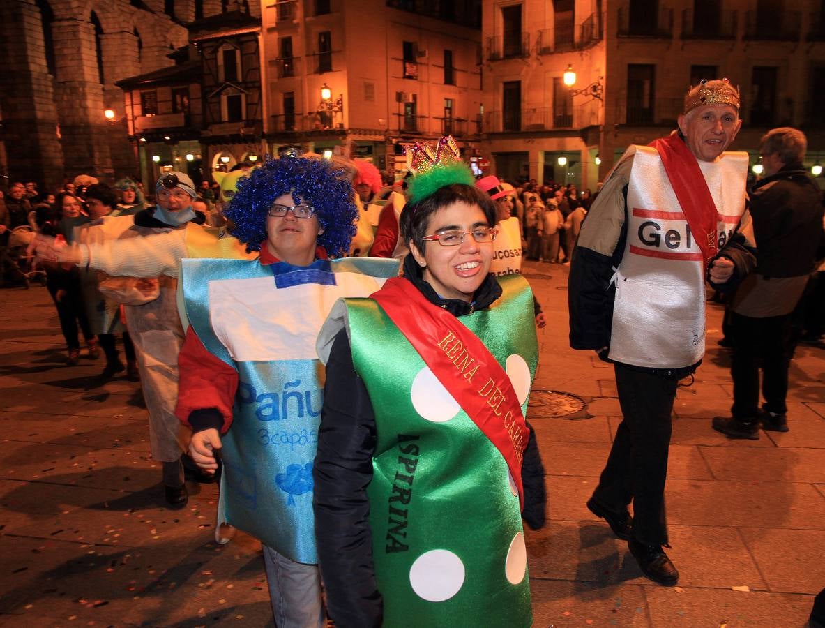 Segovia disfruta del martes de carnaval con un animado desfile