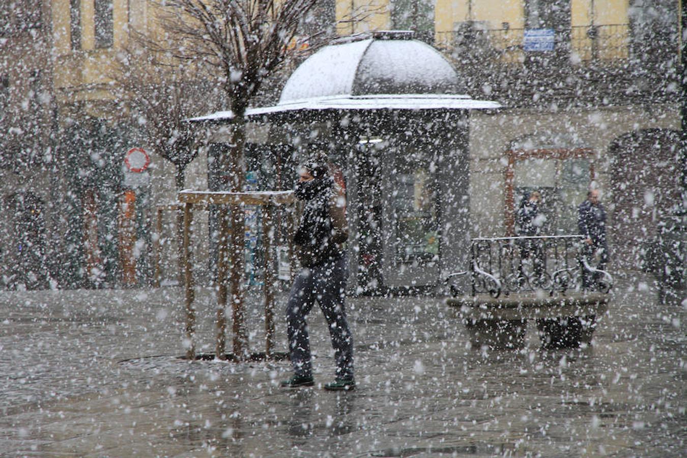 Una intensa nevada cubre Segovia